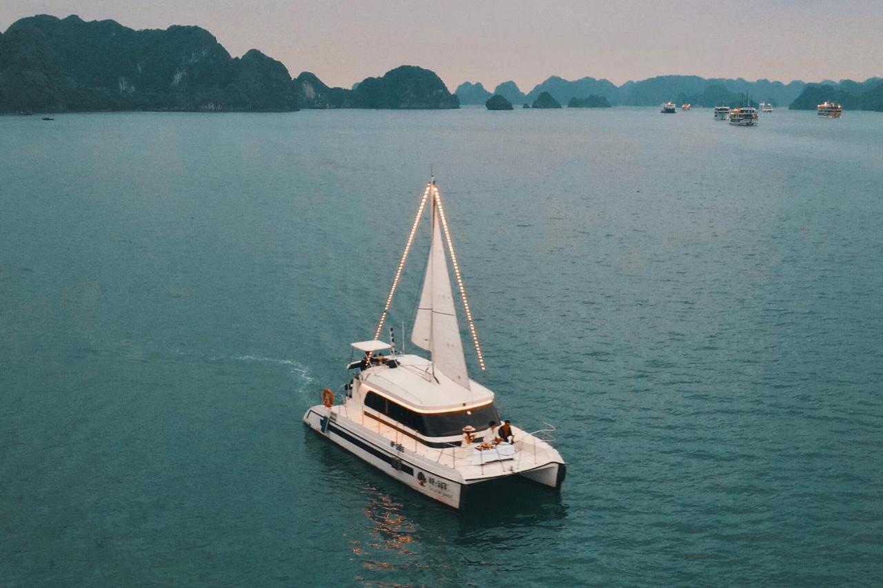 Hotel Scarlet Pearl Cruises à Hạ Long Extérieur photo