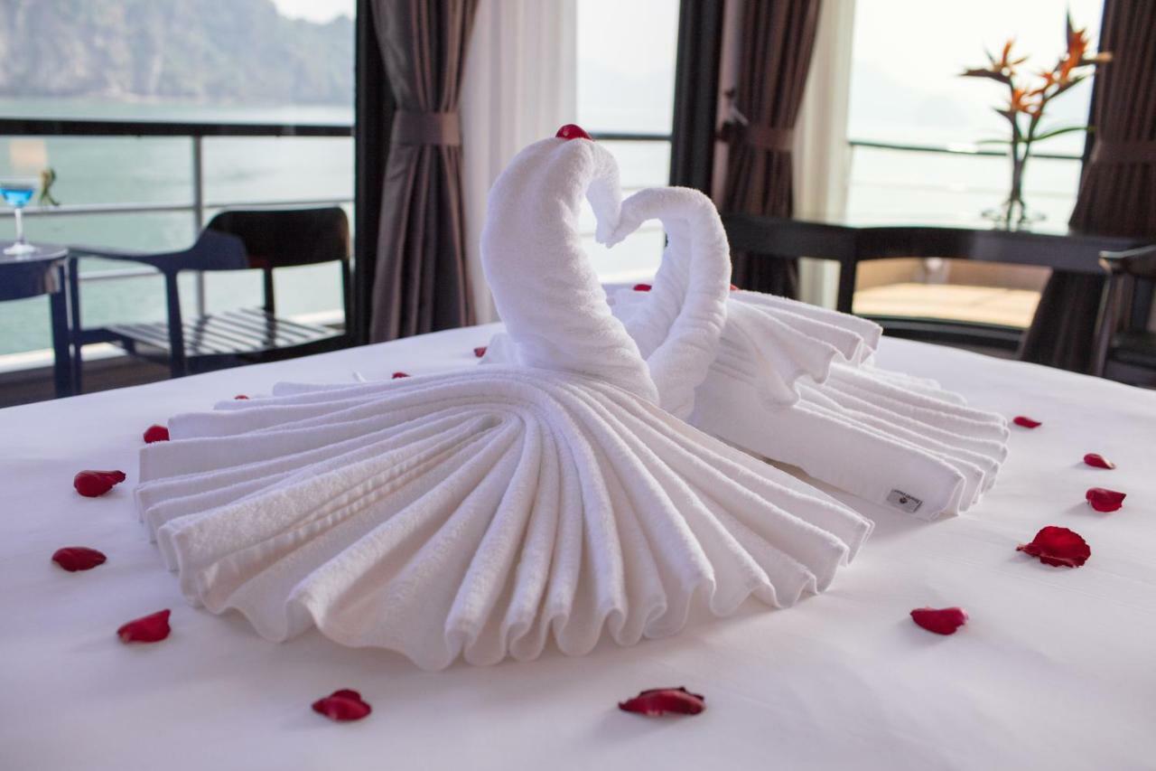 Hotel Scarlet Pearl Cruises à Hạ Long Extérieur photo